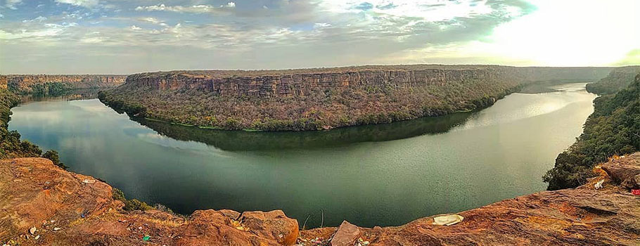 garadia hill in Kota with the scenic view of chambal river